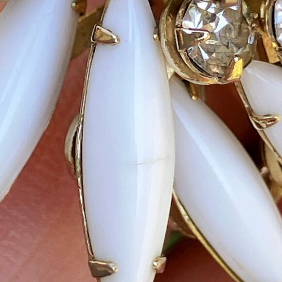 VTG Signed Judy Lee Milk Glass Rhinestone 1950s Clip On Earrings Evening Jewelry - Picture 7 of 13